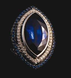 A mesmerizing blue sapphire ring.