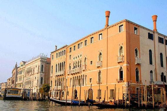 Experience the grand canal in Venice, Italy while staying at Ca' Sagredo Hotel and get nostalgic.