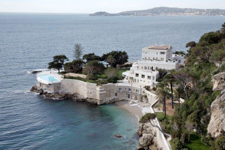 Legendary white house cocooned by Mediterranean serenity and tranquility.
