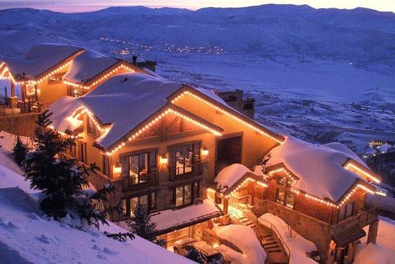 A Casa Nova on the snowy mountainside.