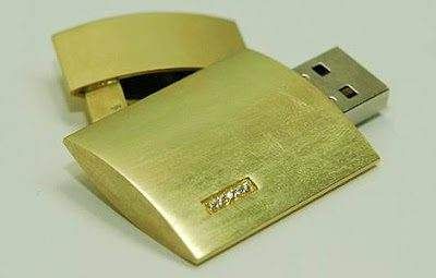 An expensive 18 carat pure gold USB flash drive from White Lake.