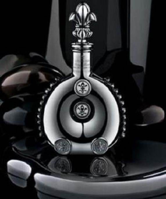 A silver bottle with a diamond on top to Celebrate Christmas