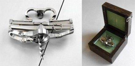 A picture of a platinum metal box with a heart in it.