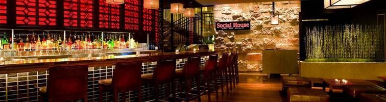 Multi-tasking Vegas Style. Social House :: Sushi, Sake & Sirens