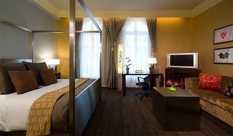 new hotel room - alexis