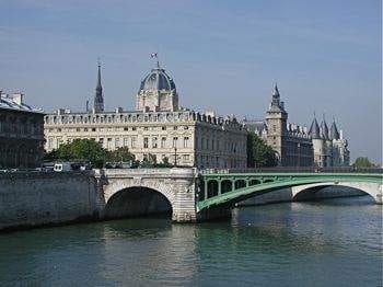 Jewel River Cruises = Boutique + Luxury