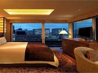 A hotel room with a large bed and a view of the city, Japanese kaiseki at Peninsula Tokyo Hotel.