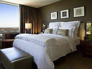 A leisure bedroom with a view of the city.