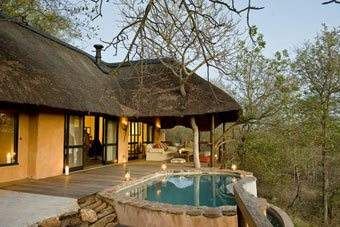 African Forest - Little Garonga offers a thatched-roof house with a pool, capturing the true essence of Africa.