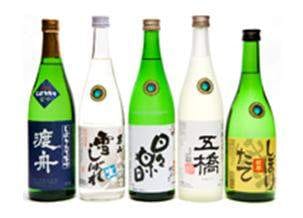 A group of bottles with Japanese writing on them that make Dai Ginjo Sake.