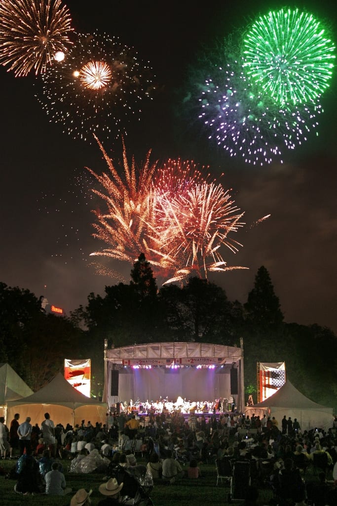 Join 30,000 Friends to Bring in the New Year :: Niagara Falls