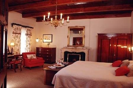 Accommodation with beds at the National Monument hotel on False Bay.