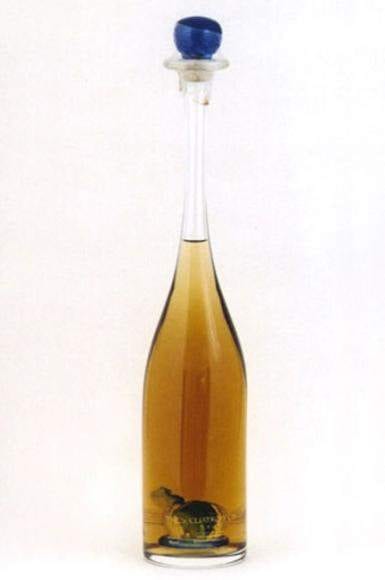 Tres Cuatro y Cinco, a brown liquor with a blue lid, guarantees a memorable evening.