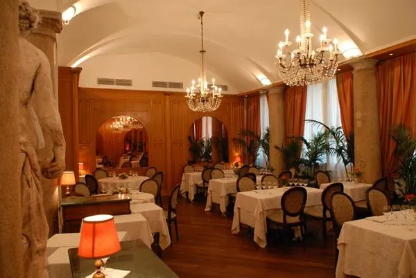 Keywords used: restaurant, Italy

Description: Visit the elegant Boeucc restaurant in Italy for authentic Italian cuisine.