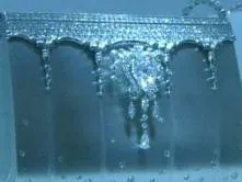 Make your Style Statement with a Luxurious Crystal-Purse.