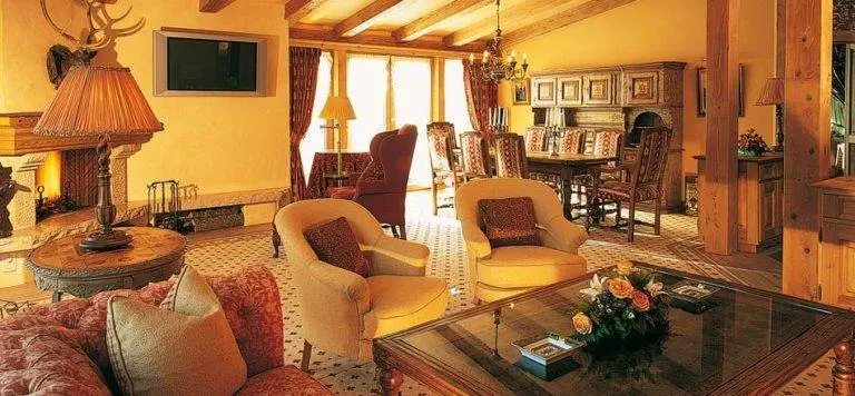 A living room with furniture and a fireplace in the land of heavenly beauty.