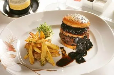 Try Out an Extraordinary Hamburger with Fries in Las Vegas.