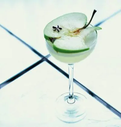 Molecular Mixologist Creates Cocktail Couture :: Apple White Lady Cocktail