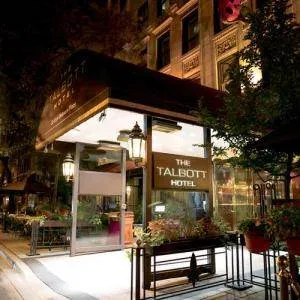 The entrance to The Talbott Hotel in Chicago at night.