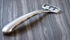 close-shave-the-100000-zafirro-iridium-razor